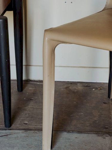 Alma, la chaise Knoll en cuir N°861