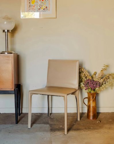 Alma, la chaise Knoll en cuir N°861