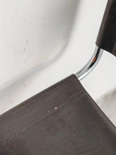 Alma, la chaise Mies Van der Rohe N°598