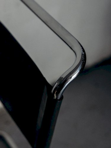 Alma, la chaise Mies Van der Rohe N°598