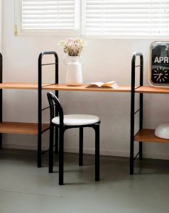 Alma, the black Kartell chair No. 567