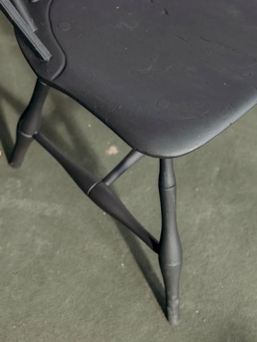 Alma, la chaise noire en bois N°921