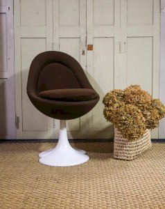 Alma, the swivel chair model "Clover" No. 1122