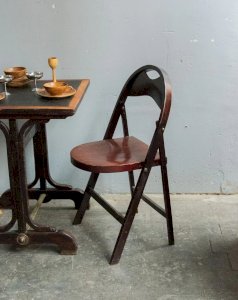 Alma, la chaise pliante en bois N°899