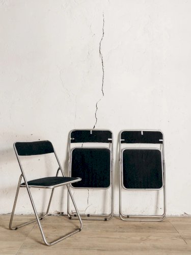 Alma, la chaise pliante en métal N°590