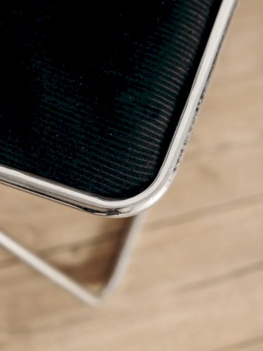 Alma, la chaise pliante en métal N°590