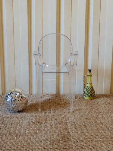 Alma, la chaise pour enfant en plexiglass N°1271