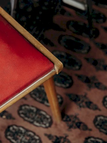 Alma, la chaise rouge en bois N°784