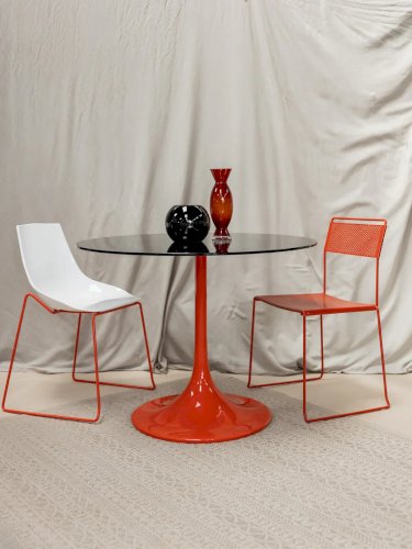 Alma, la chaise rouge en métal N°705