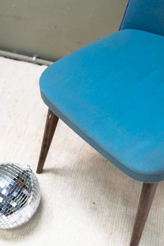 Alma, la chaise scandinave bleue N°59