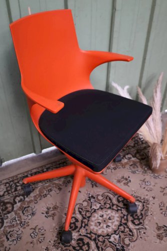 Alma, la chaise spoon style Kartell N°1128