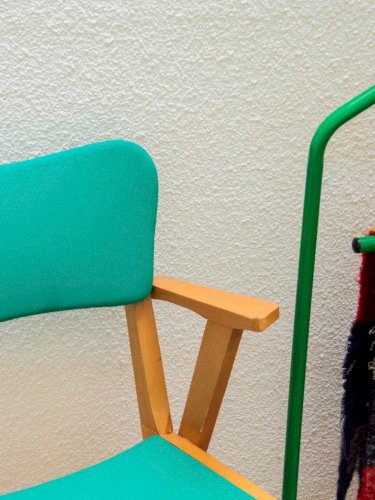 Alma, la chaise verte en bois clair N°1077