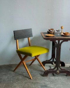 Alma, la chaise verte en bois N°898