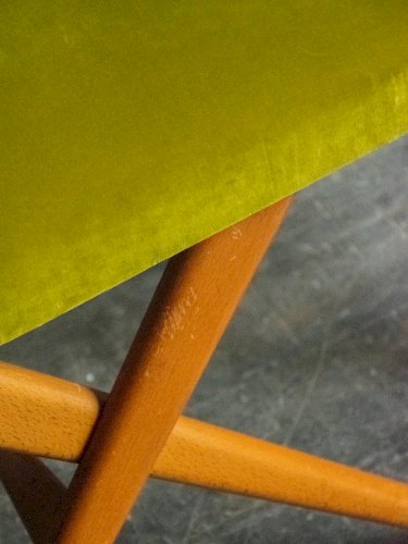 Alma, la chaise verte en bois N°898