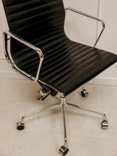 Alma, la grande chaise de bureau en skaï N°1090