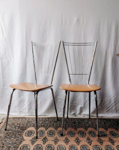 Alma, the pair of chrome chairs No. 1277
