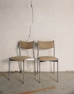 Alma, the pair of chrome chairs No. 537