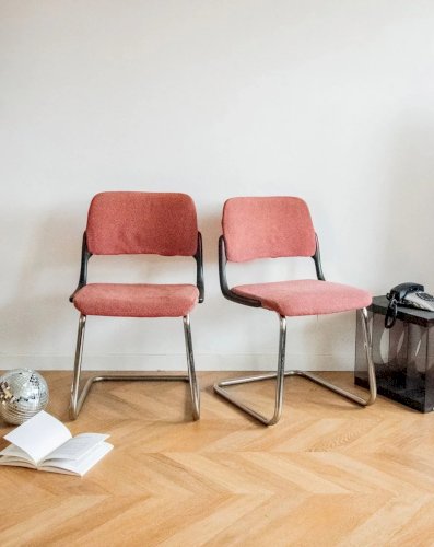 Alma, la paire de chaises chromées roses N°1238
