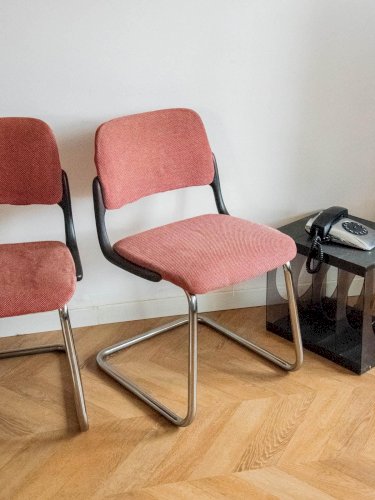 Alma, la paire de chaises chromées roses N°1238
