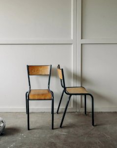 Alma, la paire de chaises d'école N°571