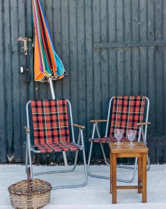 Alma, the pair of aluminum chairs No. 605