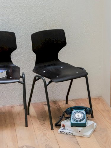 Alma, la paire de chaises en bois N°1073