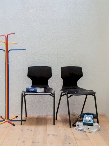 Alma, la paire de chaises en bois N°1073