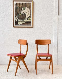 Alma, the pair of wooden chairs No. 681