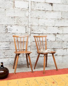 Alma, the pair of wooden chairs No. 729