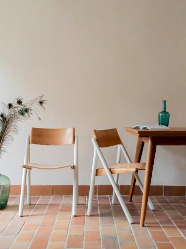 Alma, la paire de chaises en bois N°962