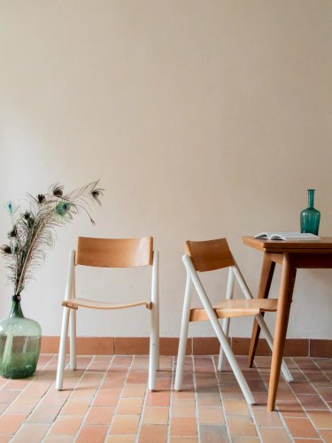 Alma, la paire de chaises en bois N°962