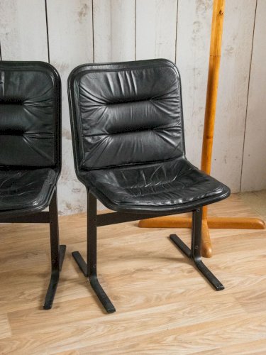 Alma, la paire de chaises en cuir N°1116