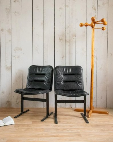 Alma, la paire de chaises en cuir N°1116