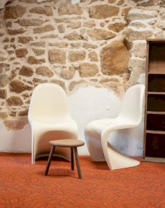 Alma, the pair of fiberglass chairs N°808