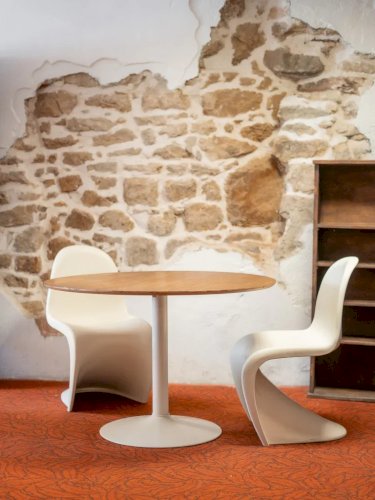 Alma, la paire de chaises en fibre de verre N°808