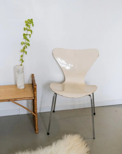 Alma, la paire de chaises en métal N°557