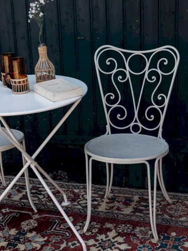 Alma, la paire de chaises en métal N°572