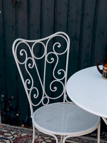 Alma, la paire de chaises en métal N°572