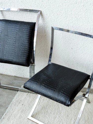 Alma, la paire de chaises en métal N°594