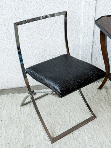Alma, la paire de chaises en métal N°594