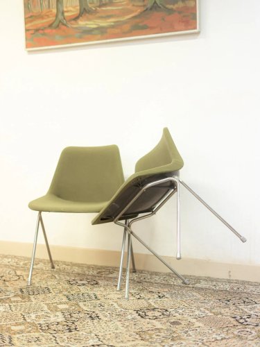 Alma, la paire de chaises en métal N°830