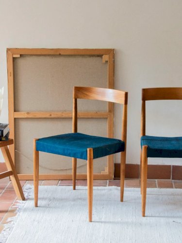 Alma, la paire de chaises en teck blond N°971