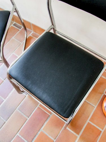 Alma, le duo de chaises en métal N°547