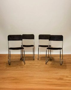 Alma, le lot de 4 chaises 70's N°534