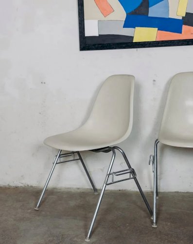 Alma, le lot de 4 chaises Eames N°543