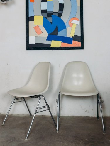 Alma, le lot de 4 chaises Eames N°543