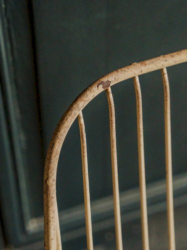 Alma, le lot de 4 chaises en métal N°1060