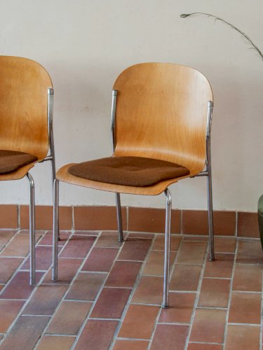 Alma, le lot de 4 chaises en métal N°539