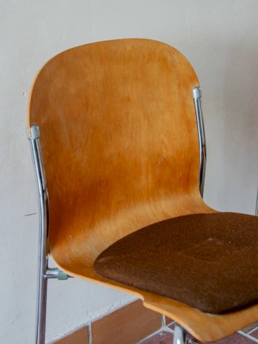 Alma, le lot de 4 chaises en métal N°539