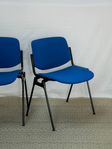 Alma, le lot de chaises Giancarlo Piretti N°842